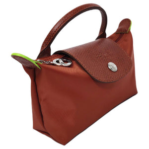 شنطة لونج شامب Le Pliage Green 17 باللون البني من الأمام بزاوية