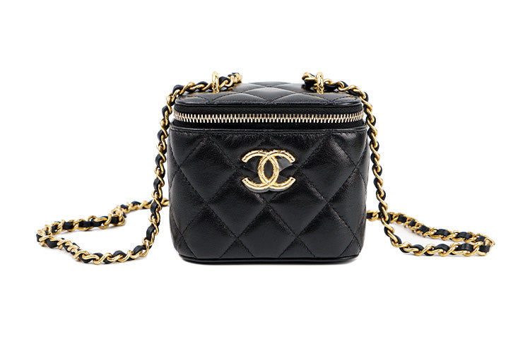 Luxury Women's Chanel Vanity Bag in Black Leather | Rafaa – رفعة Luxury Women's Chanel Vanity Bag in Black Leather | Rafaa – رفعة