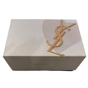 العلبة الخارجية لباليت ظلال العيون بشعار YSL بتصميم قلب وشعار