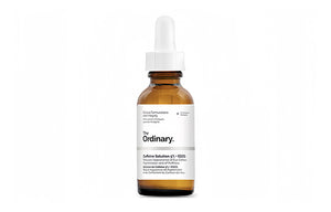 عبوة سيروم الكافيين للعين الكهرمانية بشعار The Ordinary من الأمام مباشرة