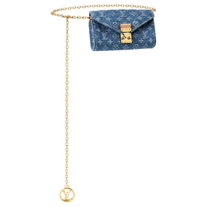 حقيبة Louis Vuitton Denim Monogram بحزام Chain ذهبي.