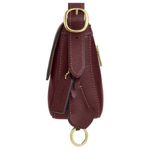 COACH Etta 25 حقيبة مارون متوسطة تجمع بين الفخامة والعملية.