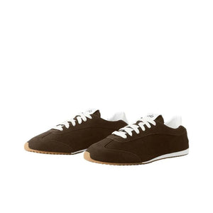 Alo Sneakers أحذية رياضية أنيقة للنساء بتصميم ألماني فريد.
