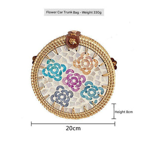 حقيبة دائرية Rattan Bag مزينة بصدف طبيعي يدوي الصنع.
