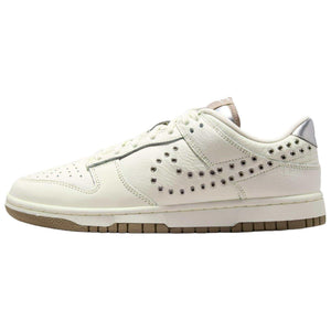 سنيكرز Nike Dunk Low بتصميم Grommets ولون Sail.