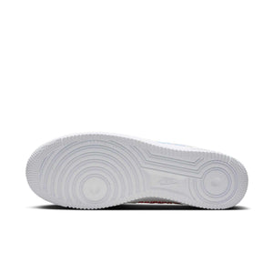 حذاء Nike Air Force 1 Low أبيض بتطريز ملون لمدن العالم.