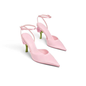 حذاء سلينج باك ساتان وردي بكعب الزهرة الأنثوي والراقي من Charles & Keith Heels 🌸✨.