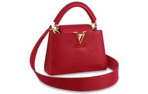 حقيبة Louis Vuitton Capucines جلد أحمر فاخرة.