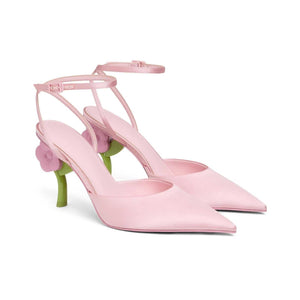 حذاء سلينج باك ساتان وردي بكعب الزهرة الأنثوي والراقي من Charles & Keith Heels 🌸✨.