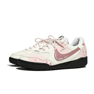 حذاء Nike رياضي نسائي بتصميم Pink كرتوني مميز.