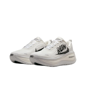 Nike Vomero Plus حذاء الجري على الطرق للرجال.