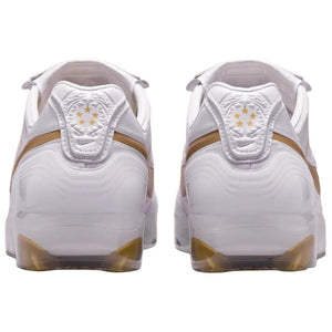 The rear view showcases Nike Shoes details, combining the حذاء نايك الأصلي مع ميزات حذاء نايكي تيمبو R10 أبيض وذهبي | Nike Tiempo R10 White Gold وجودة شوز نايك وتشكيلة nike schuhe.