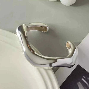 سوار نسائي | تصميم معدني لامع مفتوح بنمط غير منتظم موضة 2025 spring bracelet.