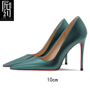 Christiana حذاء Stilettos نسائي كلاسيك بلون أخضر زمردي وكعب أحمر فاخر.