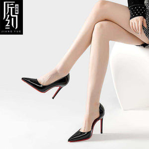 Christiana حذاء نسائي High Heels أسود بلمسة مخملية ونعل كريستالي أحمر.