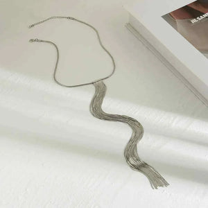 طقم عقد وأقراط Snake Chain بتصميم عصري ذهبي وفضي.