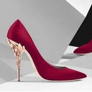 حذاء كعب عالي بتصميم Leaf Heel أنيق.