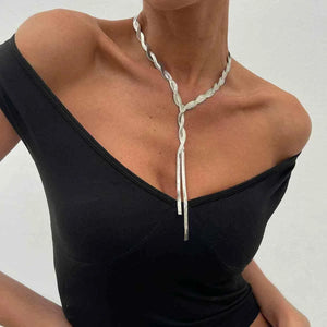 طقم عقد وأقراط Snake Chain بتصميم عصري ذهبي وفضي.
