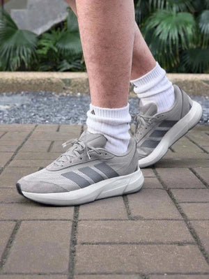 Adidas أحذية للجري والاستخدام اليومي للرجال والنساء.