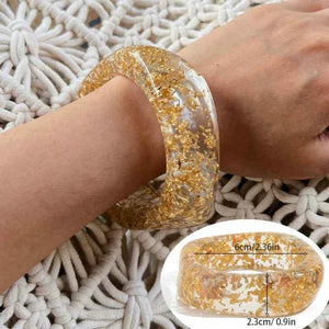 طقم أساور Bangle بتصميم Chunky عريض وألوان Gold و Resin.