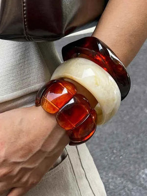 أساور Resin عريضة بتصميم Vintage وألوان رخامية فاخرة.