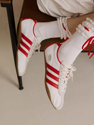 Adidas | أديداس حذاء نسائي كلاسيكي خفيف بنعل رفيع.