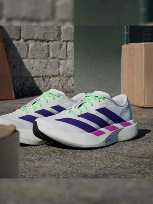 Adidas | أديداس حذاء جري فائق الخفة بتصميم سباق للرجال والنساء.