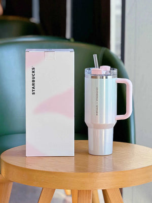 كوب Stanley x Starbucks Quencher لؤلؤي وردي حافظ للحرارة.