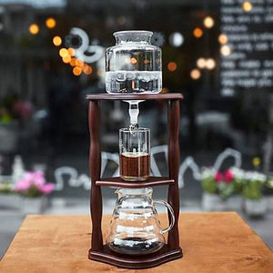 أداة تحضير القهوة المقطرة Cold Brew من Hario بتصميم أنيق.