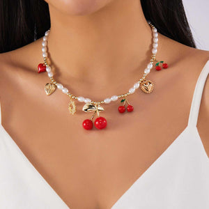 عقد Pearl Choker بقلادات Cherry و فواكه صيفية جذابة.