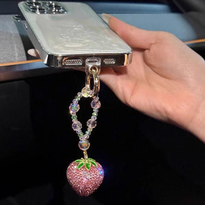 تعليقة هاتف Phone Charm بتصميم فراولة مرصعة بالكريستال.