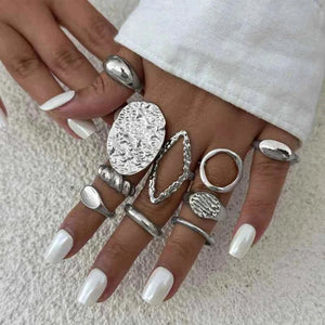 طقم خواتم نسائي Rings Set بتصاميم عصرية ذهبي وفضي.