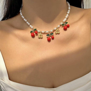 عقد Pearl Choker بقلادات Cherry و فواكه صيفية جذابة.
