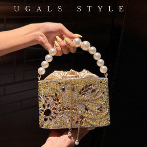 حقيبة Clutch سهرة مرصعة بالكريستال ومزينة بيد لؤلؤ فاخرة.
