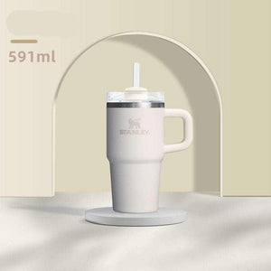 كوب Stanley Quencher الأصلي بحجم 887 مل مع مقبض مريح.