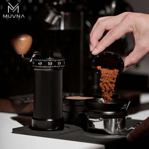 مطحنة قهوة يدوية MUVNA طراز Gm2 بضبط خارجي دقيق.
