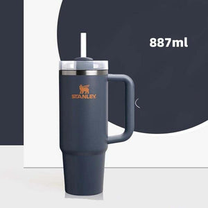 كوب Stanley Quencher الأصلي بحجم 887 مل مع مقبض مريح.