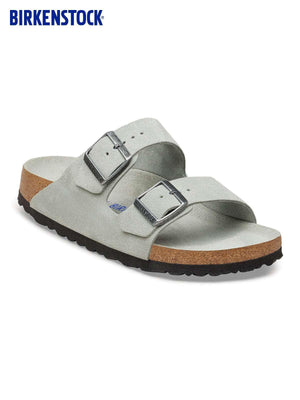 BIRKENSTOCK Arizona double-button slippers.