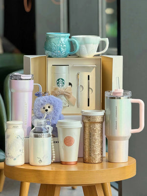 كوب Stanley x Starbucks Quencher لؤلؤي وردي حافظ للحرارة.