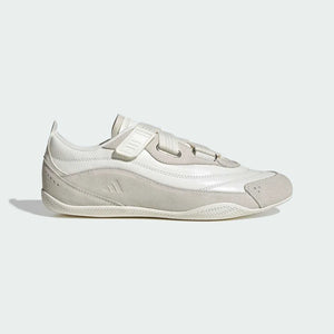 حذاء نسائي عصري من أديداس adidas.