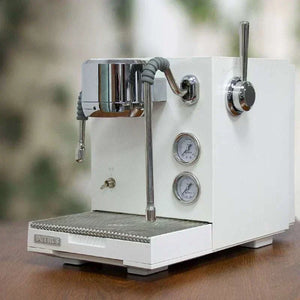 ماكينة Espresso بيضاء Petrus PE3900 بنظام Double Boiler.