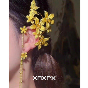 مشبك أذن Ear Cuff بتصميم زهور وفراشة بلون ذهبي.