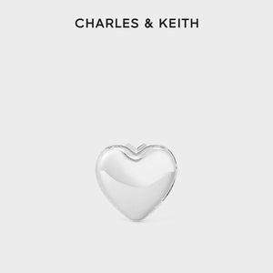 حقيبة CHARLES & KEITH بتصميم قلب معدني وردي لامع.