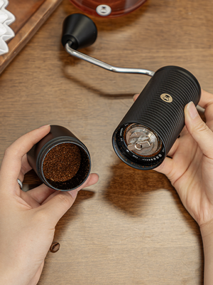 مطحنة تايمور Chestnut C3S بالمقبض القابل للطي