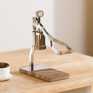 ماكينة Espresso يدوية بضغط متغير Aleman 2/2S فضي وخشب.