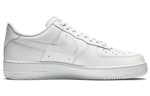 View the side profile of the حذاء نايك الأصلي featuring Nike Shoes design, representing the finest شوز نايك المميز مع حذاء Air Force 1 أبيض كلاسيكي وتصاميم nike schuhe.