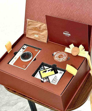 Fujifilm Instax Mini Evo كاميرا مع بكج هدية.