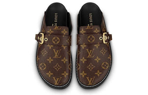 حذاء Mules من Louis Vuitton بنقشة Monogram بنية.