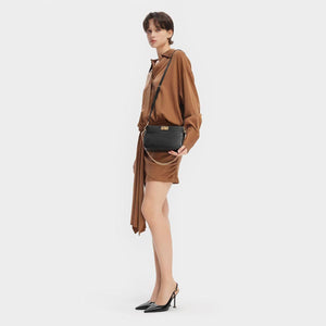 CHARLES & KEITH حذاء كعب عالي Slingback نسائي لامع بمقدمة مدببة.