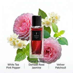 عبوة عطر مع زهور وردية وبيضاء